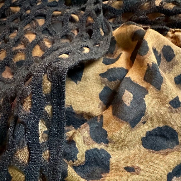 Beautiful leopard & black knit double layer Infinity Scarf, excellent condition - Picture 4 of 6